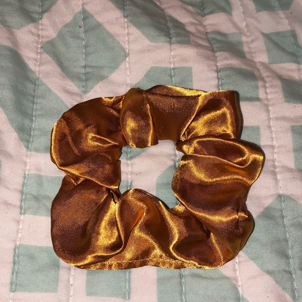homemade gold schrunchie